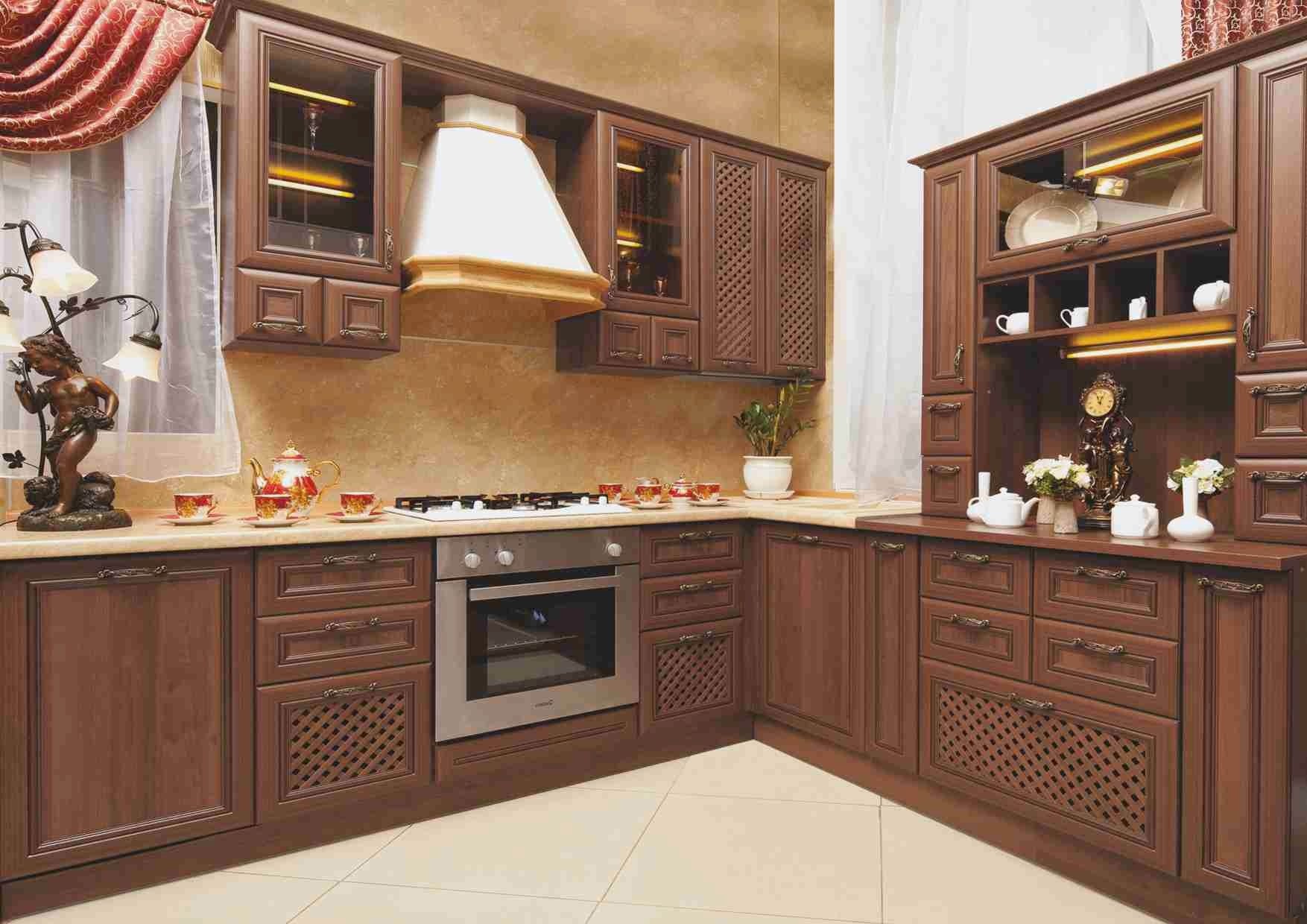Кухонный гарнитур коричневый